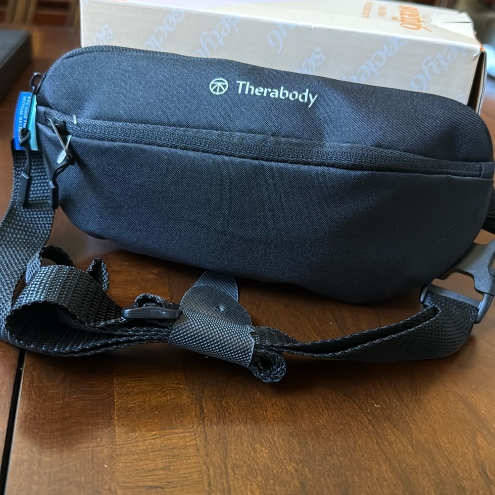 Therabody NWT United Airlines Polaris kit bag cross body
